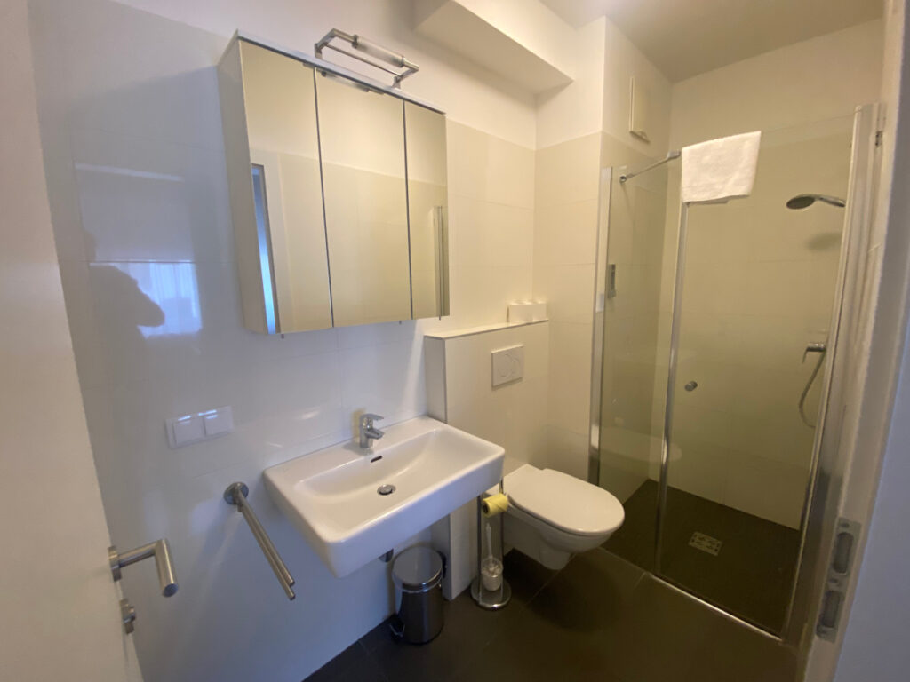 Ferienwohnnung-Nassfeld-Bathroom-Childrens-Room-Apartment-No22